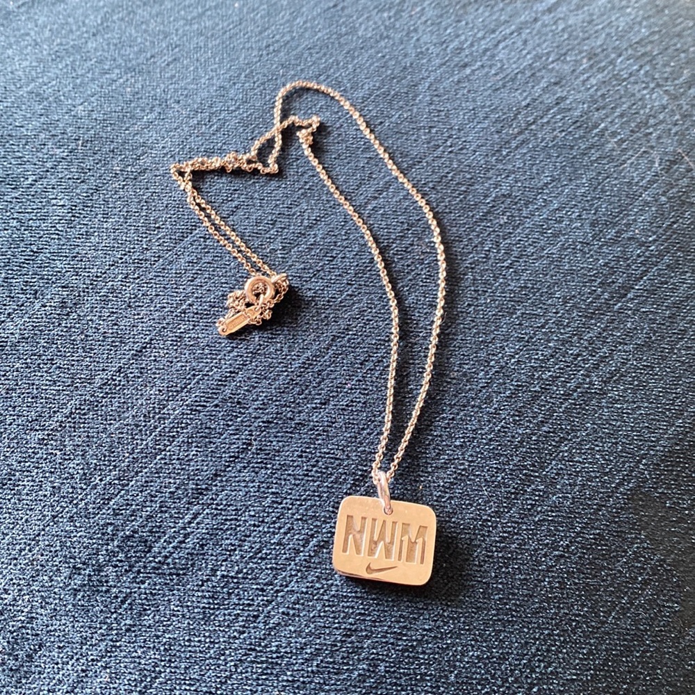 Nike Women's Marathon 2011 finisher's necklace